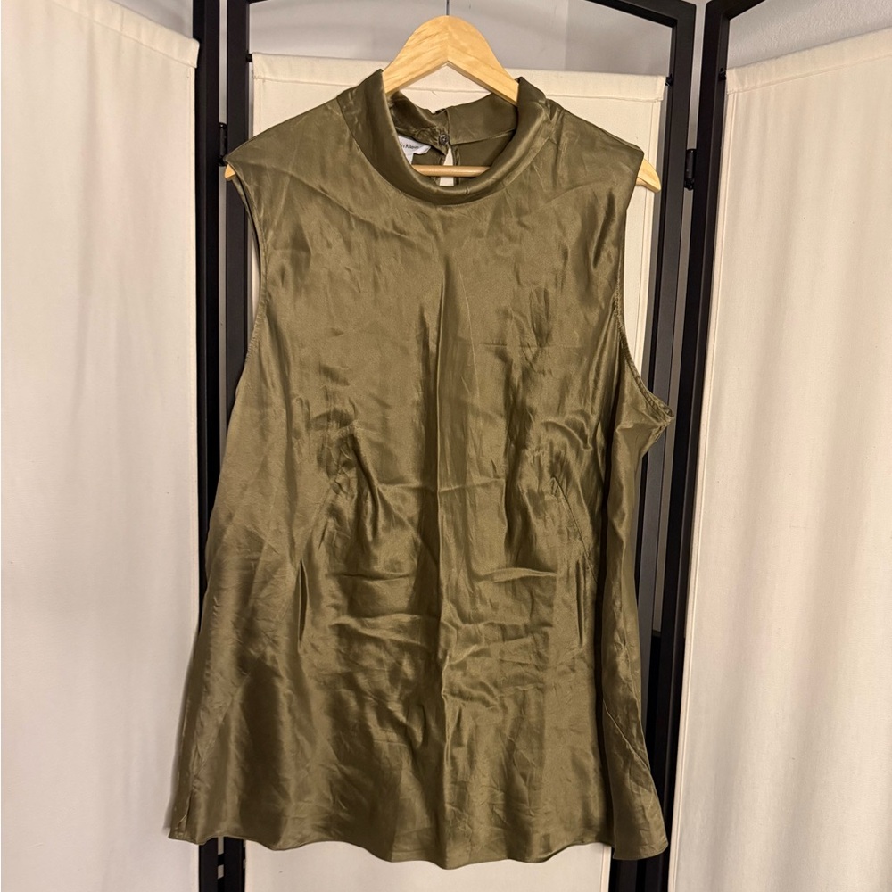 ✨Calvin Klein Dark Green Cowl Neckline Silk Sleeveless Blouse